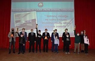 Amasya Belediyesi’nin düzenlediği online satranç...