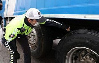 Amasya-Erzincan karayolunda kış lastiği denetimi