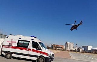 Ambulans helikopterlerin 21 günlük bebeği hayatta...