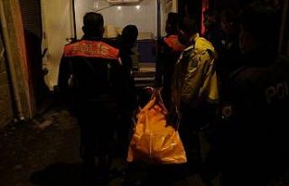 Amcasını öldürdü, trafik polislerine teslim oldu