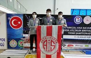 Antalyaspor yüzme takımından Türkiye rekoru