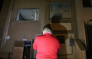 Apartman dairesinde doğalgaz bomba gibi patladı:...