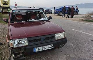 Arızalanan kamyonun şoförüne otomobil çarptı