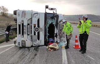 Asit yüklü tanker devrildi: 1 yaralı