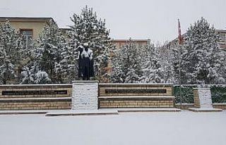 Aşkale beyaz gelinliğini giydi