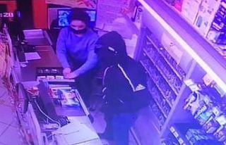 Avcılar’da markette soygun anı görüntüleri...