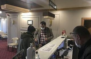 Avcılar’da sokakta kalan yaşlı vatandaşlar otele...