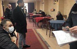 Aynı kıraathanede yine aynı manzara