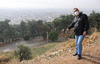 Aytepe’deki çöplere isyan ederek, vatandaşları...
