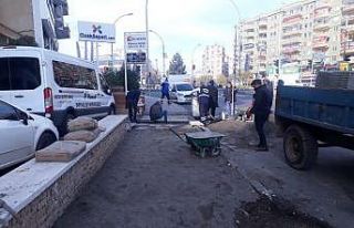 Bağlar’da bozulan parke taşları yenileniyor