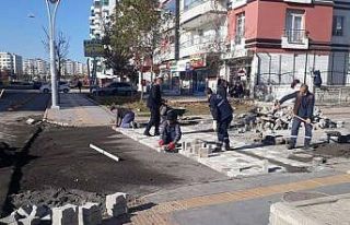 Bağlar’da parke taşı döşeme çalışmaları...
