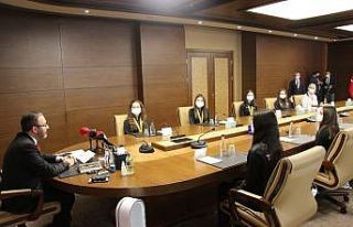 Bakan Kasapoğlu cimnastiğin altın kızları ile...