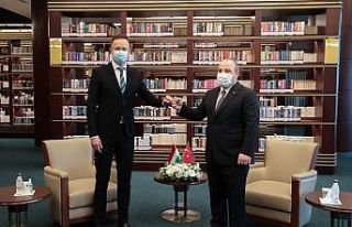 Bakan Varank: “Türkiye’ye güvenip yatırım...