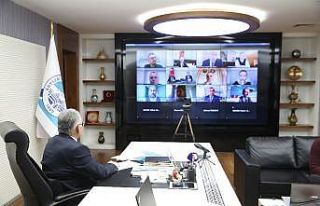Bakan yardımcıları ile birlikte konteyner üretimi...