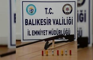 Balıkesir’de polis 6 aranan şahsı yakalarken,...