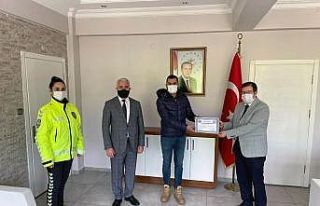 Başarılı polislerin aileleri ödüllendirildi