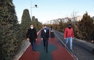 Başkan Arı, bisiklet ve yürüyüş yolunda incelemelerde...