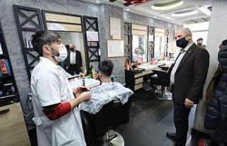 Başkan Büyükgöz Cuma Namazı sonrası esnafları...