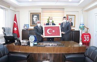 Başkan Büyüksu’ya eğitime destek plaketi