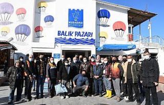 Başkan Günel, balık pazarı esnafıyla bir araya...