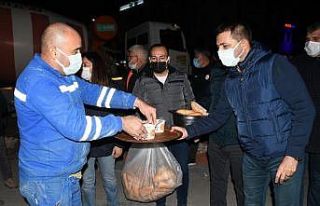Başkan Günel, gece mesaisi yapan personele sıcak...
