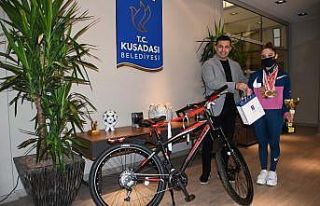 Başkan Günel’den genç sporcuya anlamlı jest