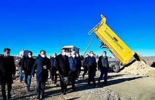 Başkan Gürkan, yeni açılacak 30 metrelik yolda...