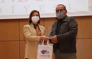 Başkan Köse emekli olan personellere plaket takdim...
