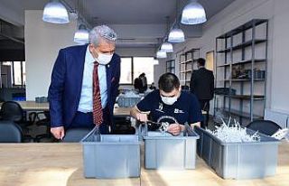 Başkan Küpeli, Engelliler Montaj Atölyesi’ni...