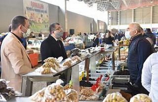 Başkan Öz halk pazarını inceledi