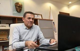 Başkan Özyiğit, minik bilim kahramanlarıyla bir...