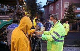 Başkan Palancıoğlu hem yolu inceledi hem silindir...