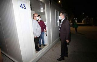 Başkan Sandal, konteyner kentteki depremzedeler ile...