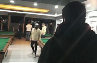 Baskın yiyen gençlerden “şalterli” kaçış