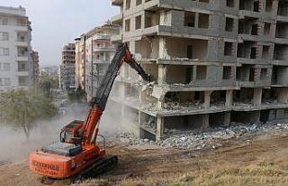 Batman Belediyesi, kaçak yapıların yıkımına...