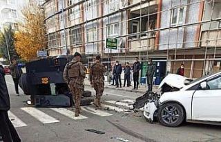 Batman’da zırhlı araç ile otomobil çarpıştı