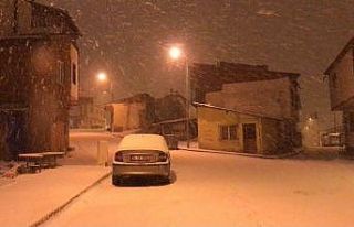 Bayburt’ta kar yağışı kenti beyaza bürüdü