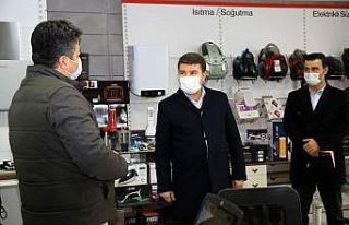 Belediye Başkan Evren Dinçer esnafları dinliyor