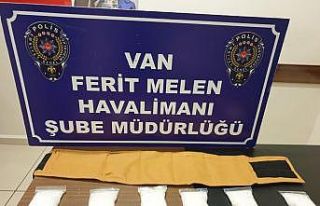 Beline bağladığı kuşağa zuladığı uyuşturucuyla...