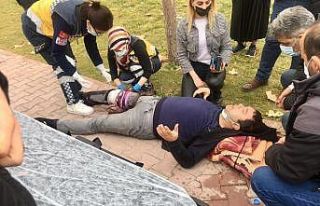 Bıçaklanan taksi şoförüne ilk müdahaleyi yolcusu...