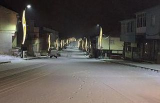 Bingöl Karlıova’da kar yağışı, ilçeyi beyaza...