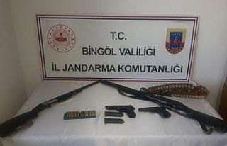 Bingöl’de bir evde silahlar ele geçirildi