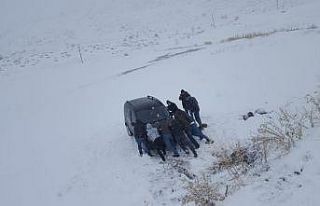 Bingöl’de kar yağışı kazalara neden oldu