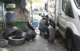 Bingöl’de oto lastikçilerin kış lastiği yoğunluğu