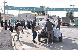 Binlerce Suriyeli ülkesine akın etti