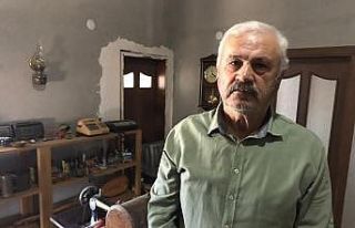 Biriktirdiği antikalarla evinin çatı katını adeta...