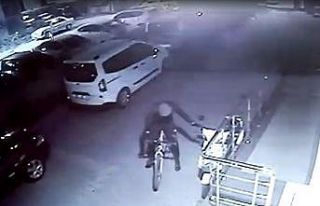 Bisikletle gelen hırsız motosikletle gitti