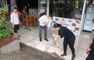 Bodrum’da dükkanlar sular altında kaldı