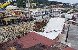 Bodrum’da istinat duvarı yıkıldı otopark çöktü