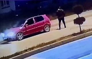 Bolu’da arıza yapan otomobilin yanma anı güvenlik...